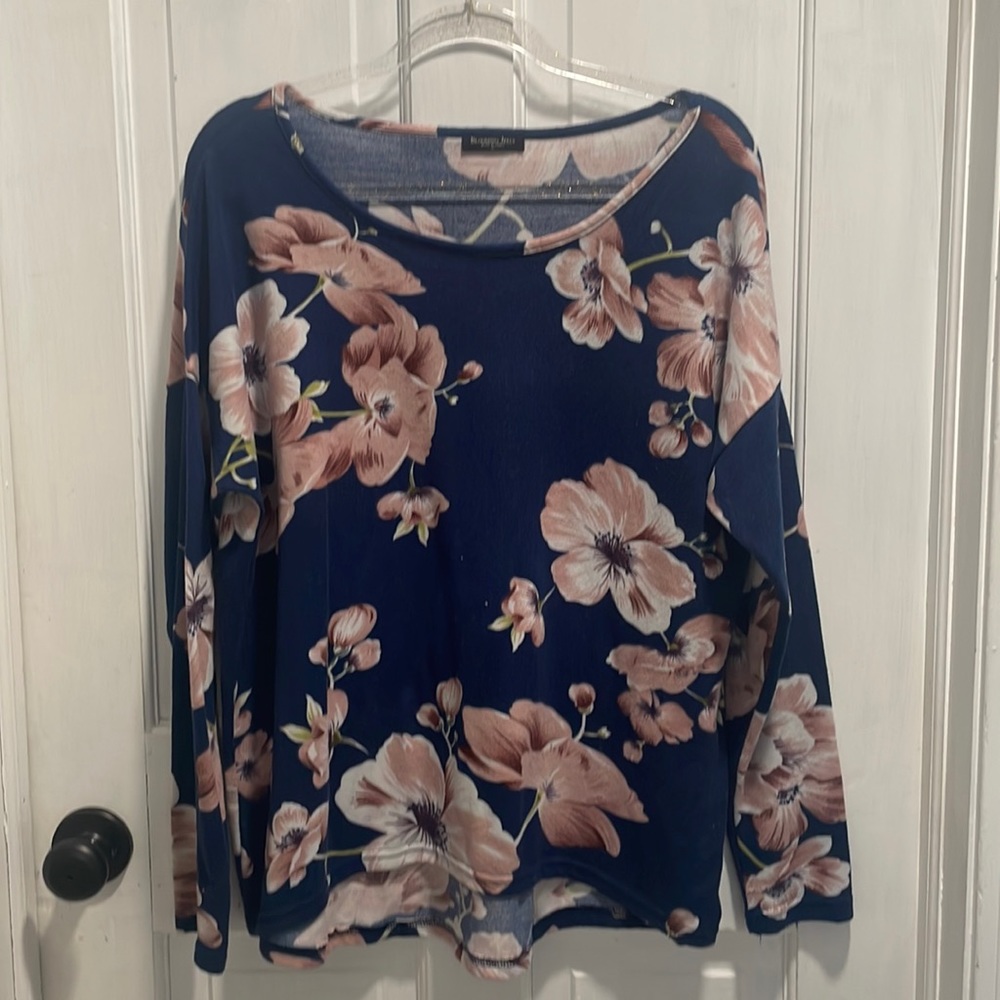Long sleeve floral top…fits like a medium
